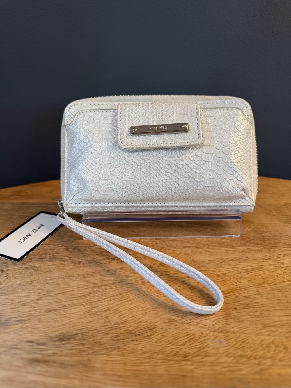 Nine West White Textured Wristlet Wallet